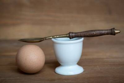 Антон Курчев - Как очистить вареное яйцо за пять секунд: трюк настолько простой, что хозяйки удивятся - lifehelper.one
