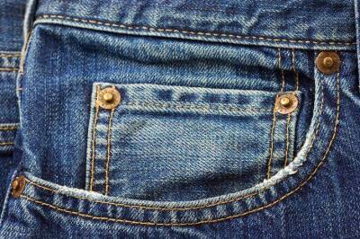 Как отстирать жирное пятно на джинсах: хитрости бывалых хозяек - lifehelper.one