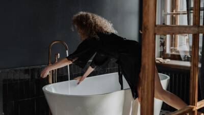 Холодные ванны оказывают неожиданное влияние на ваш интим - wmj.ru