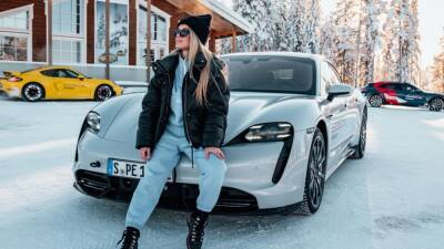 В арктических условиях: Валерия Лакомая об уникальном опыте вождения Porsche на снегу и льду - vogue.ua - Финляндия - Хельсинки