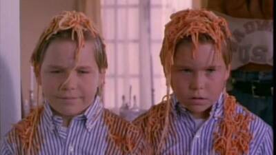 Было — стало: как изменились дети-близнецы из комедии «Няньки» Кристиан и Джозеф Казинсы - wmj.ru - штат Калифорния