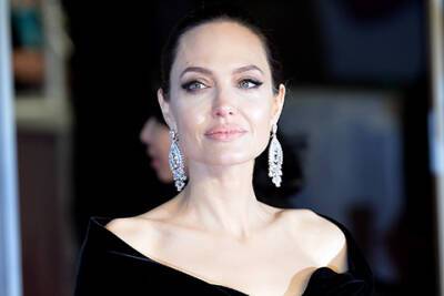 Владимир Путин - Анджелина Джоли - Angelina Jolie - Анджелина Джоли заявила о готовности помочь украинским беженцам: "Я молюсь за жителей Украины" - spletnik.ru - Россия - Украина - Ирак