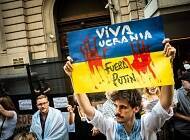 Фото: як Україну підтримують за кордоном - cosmo.com.ua - Україна - місто Лондон - місто Токіо - місто Париж - місто Рим
