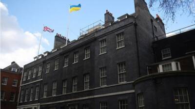 Борис Джонсон - Над офисом премьер-министра Великобритании на Даунинг-стрит вывесили украинский флаг. Новость в одном фото - fokus-vnimaniya.com - Украина - Англия