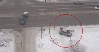 В Магнитогорске автомобиль вылетел на тротуар и сбил трёх человек, включая ребёнка - porosenka.net - Магнитогорск