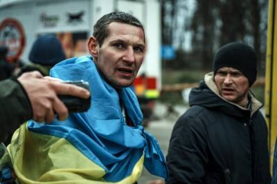 Без купюр: фотографи, які показують усю правду війни в Україні - vogue.ua - Росія