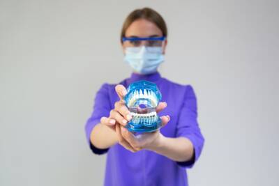Как лучше выбрать зубные импланты? - news.yellmed.ru