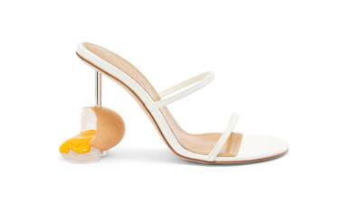 Люксовый бренд продает туфли с разбитым яйцом вместо каблука — они стоят 170 тысяч - wmj.ru