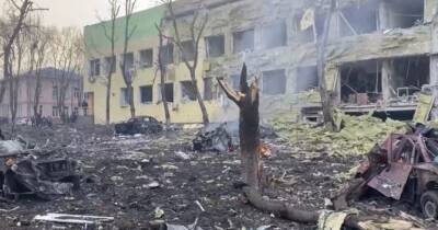 Российские оккупанты атаковали школу искусств в Мариуполе, где находились 400 женщин и детей - womo.ua - Мариуполь