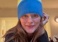 Акторка Джуліанна Мур та бренд Marea Clothing створили шапку в кольорах українського прапору. Такі вже придбали Дженніфер Еністон, Мішель Пфайффер та інші - cosmo.com.ua