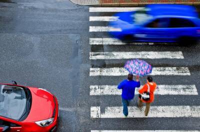 Сцена на переходе. Как пешеходы манипулируют водителями по новым ПДД? - shkolazhizni.ru - Гондурас