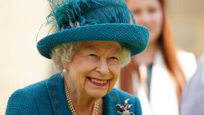 королева Елизавета II (Ii) - Кейт Миддлтон - принц Уильям - «Ей намного лучше»: Елизавета II провела выходные в компании внуков и правнуков - wmj.ru - Англия
