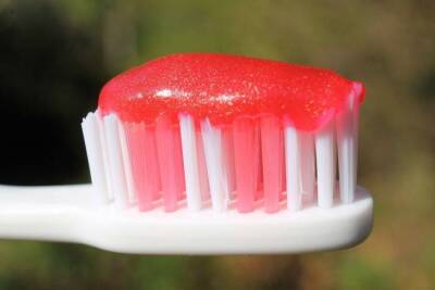 Антон Курчев - Ошибка, которую во время чистки зубов допускают почти все: неправильное действие с зубной пастой - lifehelper.one