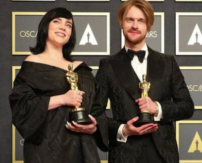 Вильям Айлиш - Билли Айлиш записала видео-ответ для хейтера, раскритиковавший ее платье на церемонии «Оскар» - starslife.ru