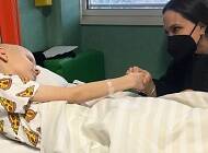 Анджеліна Джолі відвідала українських дітей-біженців у римському шпиталі - cosmo.com.ua