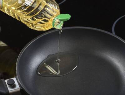Что делать, чтобы масло не брызгало при жарке на сковороде? 4 важных правила - lifehelper.one