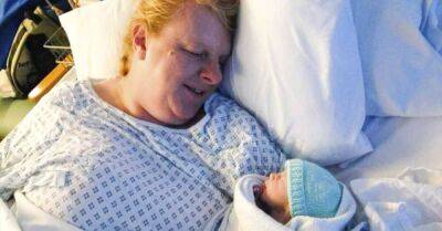 48-летняя женщина впервые испытала радость материнства после 18 неудачных попыток ЭКО - lifehelper.one - Англия