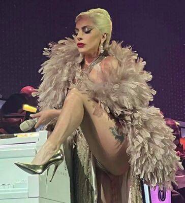 Леди Гага - Леди Гага превратила визит к стилисту в незапланированный концерт - starslife.ru