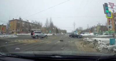 Столкновение на перекрёстке в Коми: пострадали два человека - porosenka.net - республика Коми