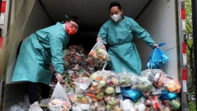 “Я впервые почувствовал голод”: жители Шанхая,сидящие в локдауне, жалуются на нехватку продовольствия - fokus-vnimaniya.com - Китай - Шанхай