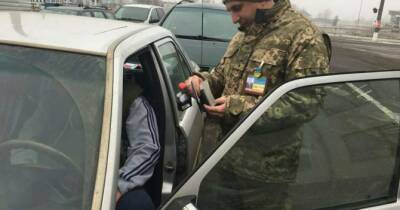 Прикордонники перевірять законність виїзду чоловіків під час їх повернення в Україну - womo.ua - Україна - Росія