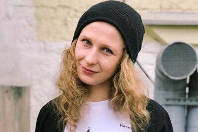 Участница Pussy Riot Мария Алехина сбежала из России, переодевшись курьером - spletnik.ru - Россия - New York - Исландия - Белоруссия - Литва - New York