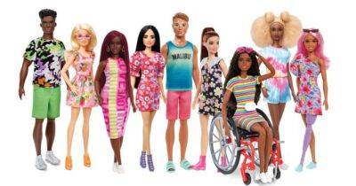 Компания Mattel выпустила Барби со слуховым аппаратом, протезом ноги и Кена с витилиго - womo.ua