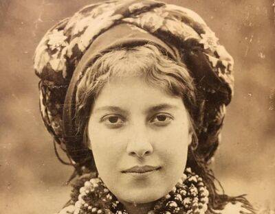 Портрет нації: традиційні зачіски українок на історичних фото - vogue.ua