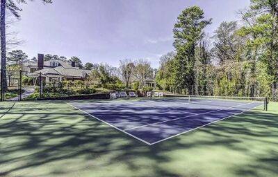 Мэрайя Кэри - Мэрайя Кэри купила особняк в Атланте за 5,65 млн долларов с бассейном, теннисным кортом и кинотеатром - starslife.ru - штат Джорджия
