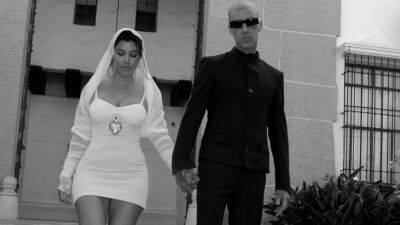Перші фото з весілля Кортні Кардаш'ян та Тревіса Баркера - vogue.ua
