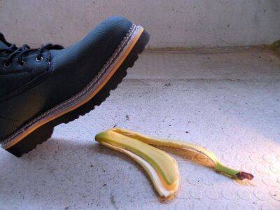 Антон Курчев - Как с помощью банана вернуть кожаной обуви идеальный вид: нестандартный способ - lifehelper.one