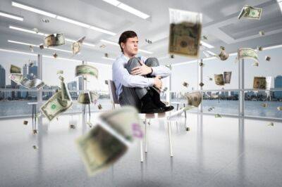 Страх больших денег. Почему люди много работают и мало зарабатывают? - aif.ru