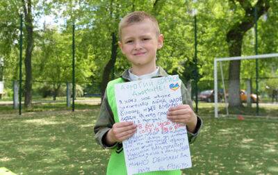 Борис Джонсон - 6-річний хлопчик з Маріуполя, що втратив батьків, написав листа премʼєру Британії - womo.ua - місто Маріуполь - місто Мариуполь