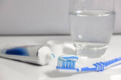 Почему некоторые хозяйки моют посуду обычной зубной пастой: эффект превзошел ожидания - belnovosti.by