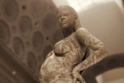 Ap Rocky - Метрополитен-музей посвятил беременной Рианне мраморную статую - spletnik.ru - Россия - Сша - Барбадос