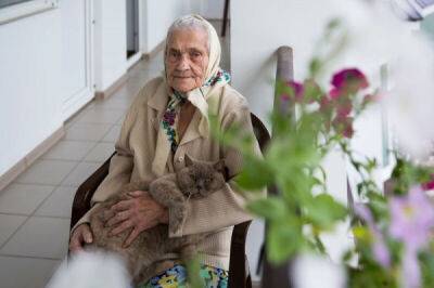 Бабушка попросила отвезти ее в Дом престарелых, через 2 недели ее похоронили - porosenka.net