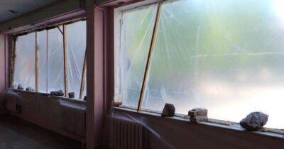 Без їжі, світла та з розбитими вікнами: росіяни погнали дітей у школу у Маріуполі - womo.ua - Днр - місто Мариуполь