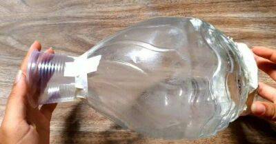 Пятилитровая пластиковая бутылка, одноразовый стаканчик и бумажные салфетки — основа крутой интерьерной вещицы. Всё просто - lifehelper.one