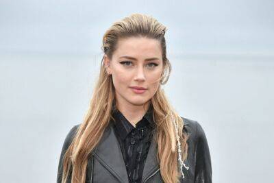 Джон Депп - Эмбер Херд - Johnny Depp - Amber Heard - Эмбер Херд обвинили в том, что ее показания на суде вдохновлены цитатами из фильмов - spletnik.ru