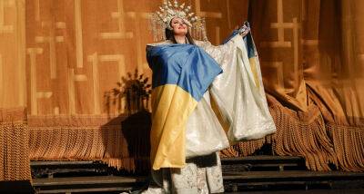 Оперна діва Людмила Монастирська – про те, як виходити на сцену, коли бомлять рідну країну - vogue.ua - New York