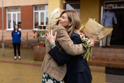 Джилл Байден - Джилл Байден та Олена Зеленська зустрілися в Ужгороді - vogue.ua - місто Ужгород