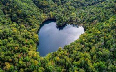 Чудо природы: японское озеро Тойони в форме сердца - chert-poberi.ru - Япония