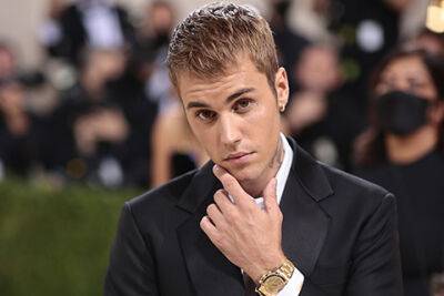 Хейли Бибер - Джастин Бибер - Justin Bieber - Джастин Бибер рассказал, что у него парализовало половину лица из-за синдрома Рамсея-Ханта - spletnik.ru - Россия