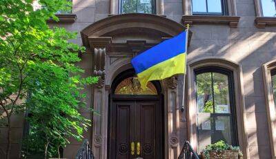 Кэрри Брэдшоу - В Нью-Йорку біля будинку Керрі Бредшоу повісили український прапор - vogue.ua