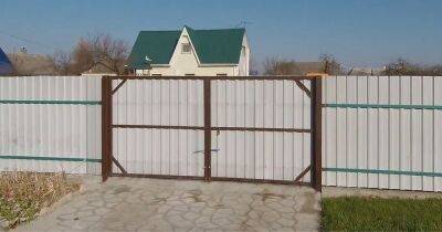 Соседи сделали распашные ворота сами и сэкономили приличную сумму - cpykami.ru
