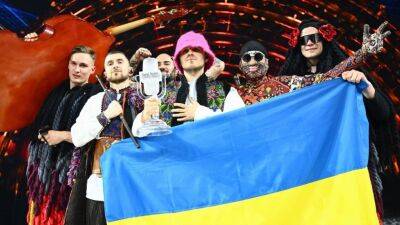Гурт Kalush Orchestra та Борис Джонсон виступили против перенесення "Євробачення-2023" - vogue.ua - місто Київ