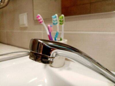 Антон Курчев - Как очистить кран до блеска: нужно нанести зубную пасту, но сделать это надо правильно - lifehelper.one