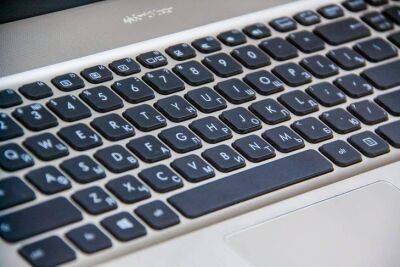Игорь Зур - Как почистить клавиатуру ноутбука: половина пользователей делает это неправильно - lifehelper.one