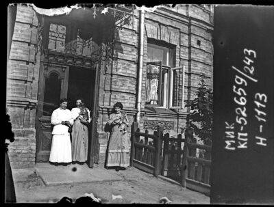 Сто років тому: 37 старовинних фото киян на київських вулицях - vogue.ua
