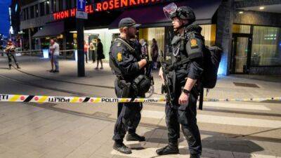Подозреваемый в стрельбе в Норвегии обвинен в терроризме, прайд в Осло отменен по совету полиции - fokus-vnimaniya.com - Норвегия - Осло